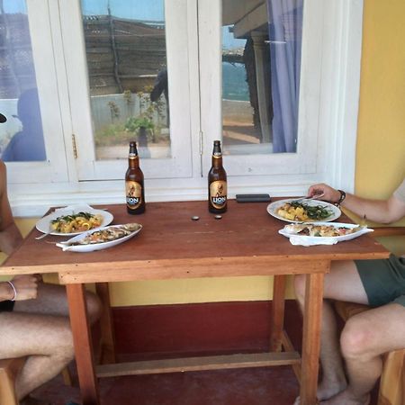 Happy Beach Guest House Хамбантота Екстер'єр фото