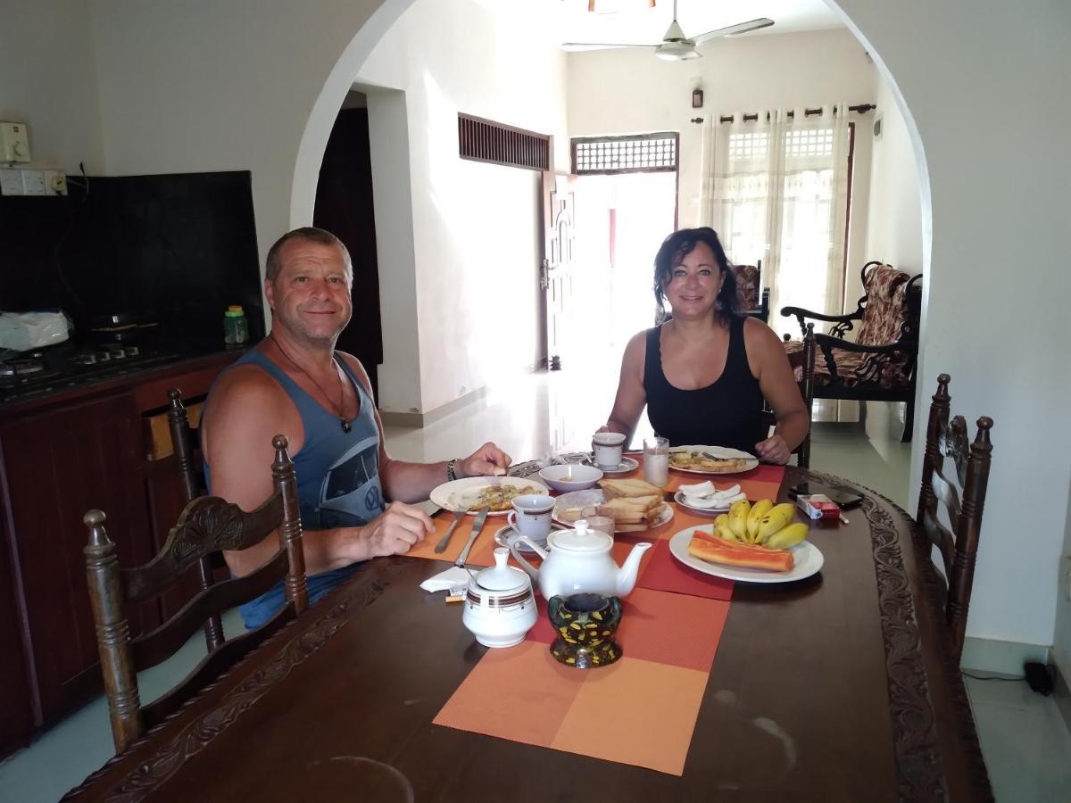 Happy Beach Guest House Хамбантота Екстер'єр фото