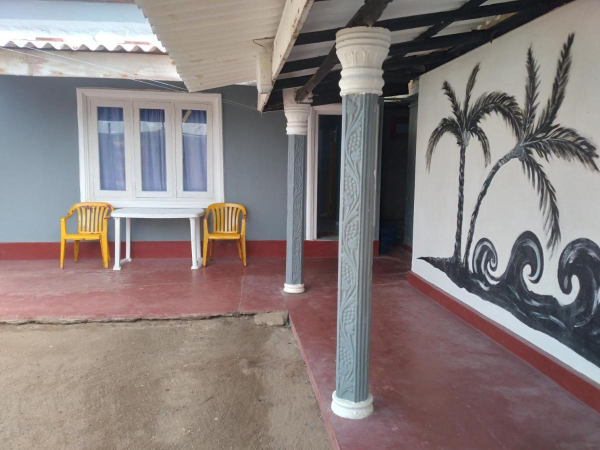 Happy Beach Guest House Хамбантота Екстер'єр фото