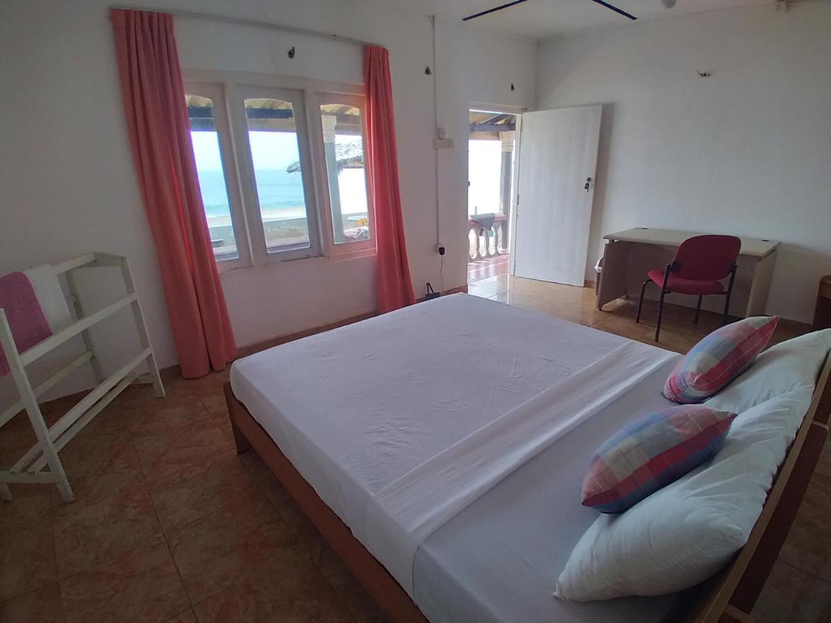 Happy Beach Guest House Хамбантота Екстер'єр фото
