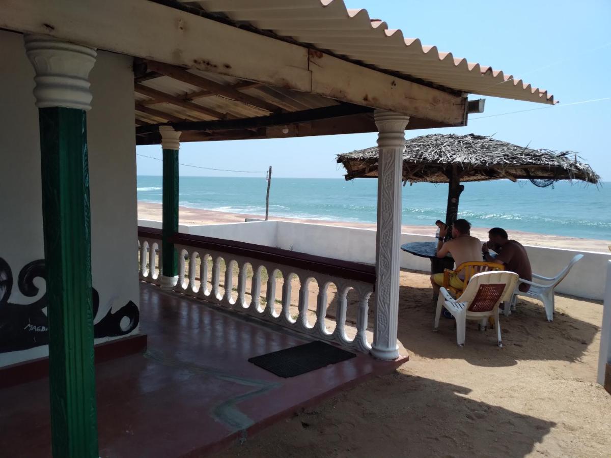 Happy Beach Guest House Хамбантота Екстер'єр фото