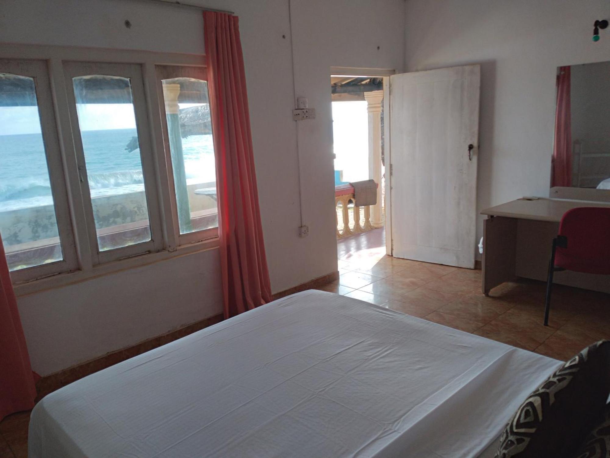 Happy Beach Guest House Хамбантота Екстер'єр фото